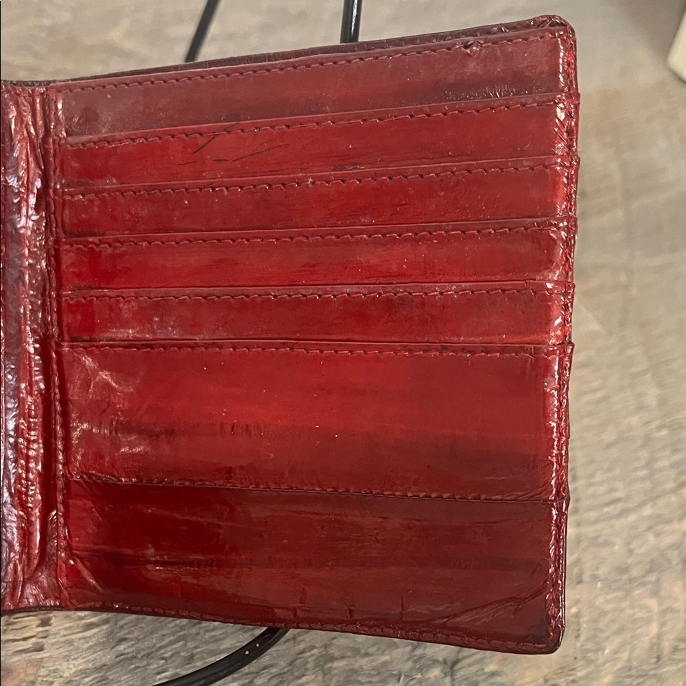 Vintage Elegant Red Leather Wallet - Picture 3 of 8